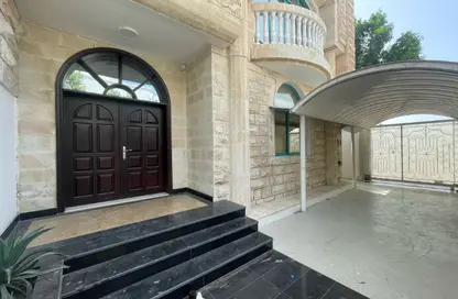 Villa - 4 Bedrooms - 6 Bathrooms for rent in Al Karamah - Abu Dhabi