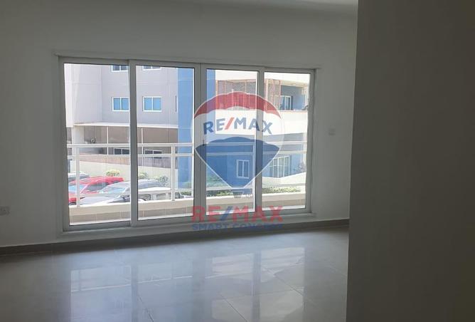 Apartment - 2 Bedrooms - 2 Bathrooms for sale in Tower 42 - Al Reef Downtown - Al Reef - Abu Dhabi