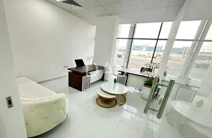 Office Space - Studio - 1 Bathroom for rent in Red Avenue - Al Garhoud - Dubai