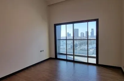 شقة - 2 غرف نوم - 3 حمامات للايجار في ام سكوير - منخول - بر دبي - دبي