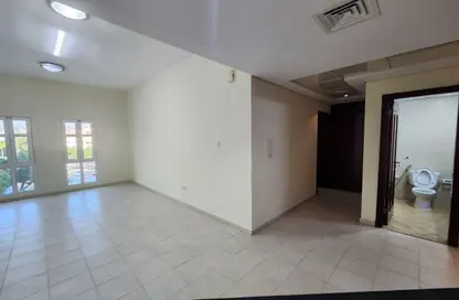 شقة - غرفة نوم - 2 حمامات للبيع في مبنى 48 - طراز البحر المتوسط - ديسكفري جاردنز - دبي