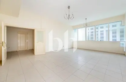 شقة - 2 غرف نوم - 2 حمامات للايجار في مبنى الزبيدي الجديد - المجاز 1 - المجاز - الشارقة