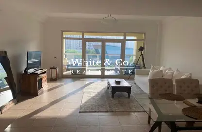 Apartment - 1 Bedroom - 2 Bathrooms for rent in Al Tamr - Shoreline Apartments - Palm Jumeirah - Dubai
