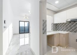 صورةمطبخ لـ: شقة - 1 غرفة نوم - 2 حمامات للبيع في براري هيلز ريزيدنس - مجان - دبي, صورة 1