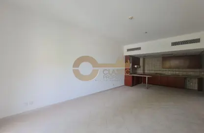 شقة - غرفة نوم - 2 حمامات للبيع في نورتون كورت 3 - قاعة نورتون - موتور سيتي - دبي