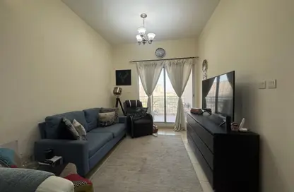 Apartment - 1 Bedroom - 1 Bathroom for sale in Mazaya 1 - Queue Point - Liwan - Dubai Land - Dubai