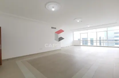 Empty Room image for: Apartment - 3 Bedrooms - 4 Bathrooms for rent in Electra Street - Abu Dhabi, Image 1