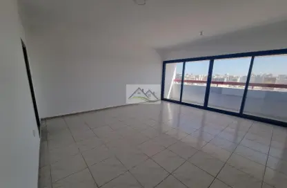 Empty Room image for: Apartment - 1 Bathroom for rent in Madinat Zayed - Abu Dhabi, Image 1