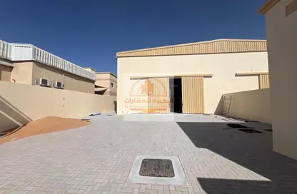 Warehouse - Studio - 2 Bathrooms for rent in Al Sajaa Industrial - Al Sajaa - Sharjah