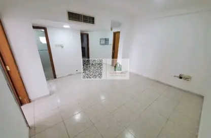 شقة - 2 غرف نوم - 2 حمامات للايجار في برج الكورنيش - طريق كورنيش عجمان - عجمان