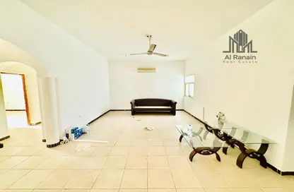 Empty Room image for: Villa - 4 Bedrooms - 5 Bathrooms for rent in Al Habooy - Al Markhaniya - Al Ain, Image 1