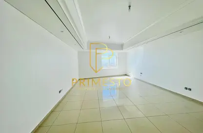 Apartment - 3 Bedrooms - 5 Bathrooms for rent in Crescent Tower 1 - Crescent Towers - Al Khalidiya - Abu Dhabi