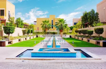 صورة لـ حوض سباحة فيلا - 5 غرف نوم - 6 حمامات للايجار في الورد - حدائق الراحة - أبوظبي ، صورة رقم 1
