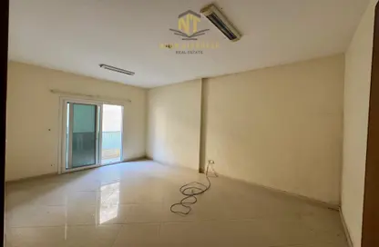 شقة - 2 غرف نوم - 2 حمامات للبيع في برج الشاهد - القصباء - الشارقة