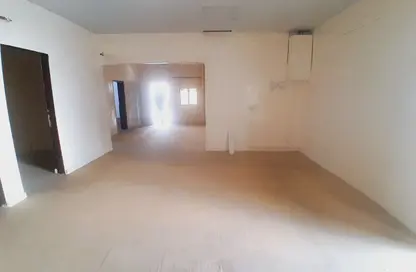 Apartment - 6 Bedrooms - 5 Bathrooms for rent in Al Sabkha - Al Riqqa - Sharjah