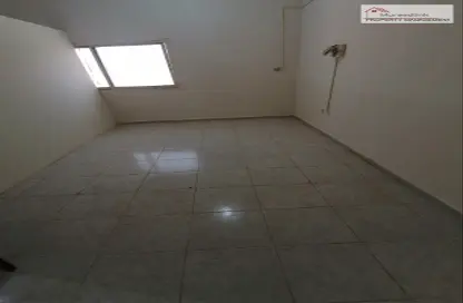 صورة لـ غرفة فارغة شقة - غرفة نوم - 1 حمام للايجار في القبيسات - المشرف - أبوظبي ، صورة رقم 1