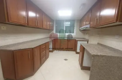 صورة لـ مطبخ شقة - 2 غرف نوم - 3 حمامات للايجار في برج إلكترا - شارع إلكترا - أبوظبي ، صورة رقم 1