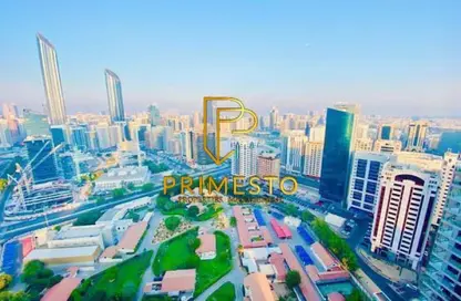 Apartment - 4 Bedrooms - 5 Bathrooms for rent in Wave tower - Corniche Road - Abu Dhabi