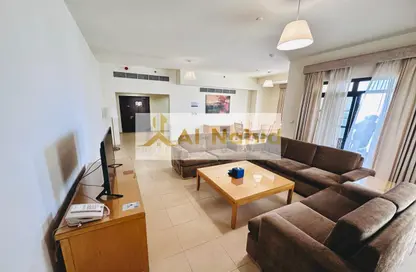 Living Room image for: Apartment - 3 Bedrooms - 4 Bathrooms for rent in Roda Amwaj Suites - Amwaj - Jumeirah Beach Residence - Dubai, Image 1