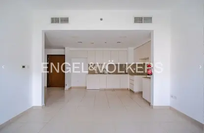 Apartment - 2 Bedrooms - 2 Bathrooms for rent in Hayat Boulevard-1B - Hayat Boulevard - Town Square - Dubai