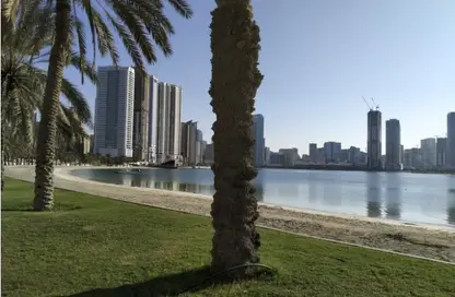 عمارة بالكامل - 8 غرف نوم - 8 حمامات للبيع في الخان - الشارقة