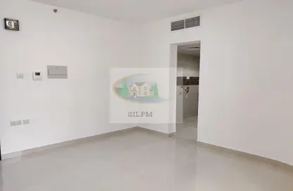 Empty Room image for: Apartment - Studio - 1 Bathroom for rent in Tourist Club Area - Abu Dhabi, Image 1