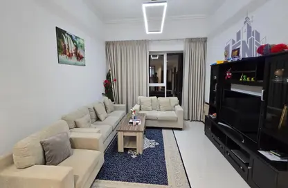 Apartment - 1 Bedroom - 2 Bathrooms for rent in Topaz Residence 2 - Topaz Residence - Dubai Silicon Oasis - Dubai