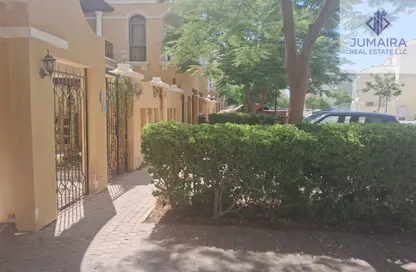 فيلا - 4 غرف نوم - 4 حمامات للايجار في تاون هاوسز قرية الحمرا - قرية الحمرا - رأس الخيمة