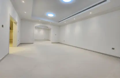Empty Room image for: Villa - 5 Bedrooms - 6 Bathrooms for rent in Al Qubaisat - Al Mushrif - Abu Dhabi, Image 1