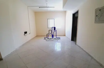 شقة - غرفة نوم - 1 حمام للايجار في النباعة - الشارقة