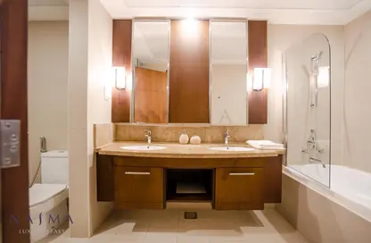Bathroom image for: Apartment - 3 Bedrooms - 3 Bathrooms for rent in Standpoint Tower 1 - Standpoint Towers - Downtown Dubai - Dubai, Image 1