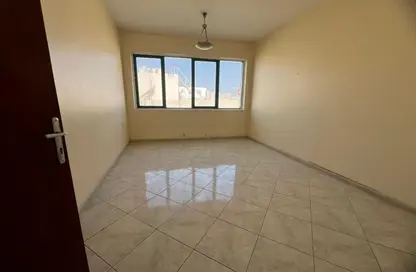 شقة - غرفة نوم - 2 حمامات للايجار في المصلى - الغرب - الشارقة شقة - غرفة نوم - 2 حمامات للايجار في المصلى - الغرب - الشارقة