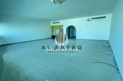 شقة - 3 غرف نوم - 4 حمامات للايجار في أبراج بن حم - التعاون - الشارقة