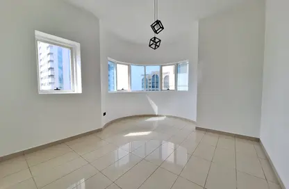 Apartment - 1 Bedroom - 2 Bathrooms for rent in Ameer Bu Khamseen Tower - Al Majaz 3 - Al Majaz - Sharjah