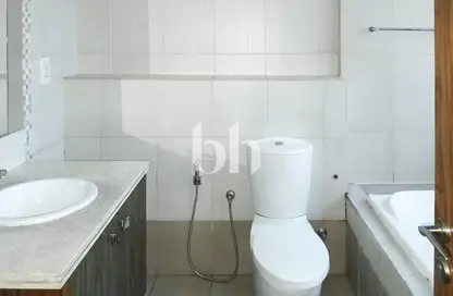 شقة - غرفة نوم - 1 حمام للايجار في B برج - الأبراج الإدارية - الخليج التجاري - دبي