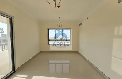 شقة - 2 غرف نوم - 2 حمامات للايجار في الزاهية - تجارية مويلح - الشارقة