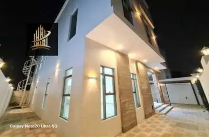 فيلا - 5 غرف نوم - 7 حمامات للايجار في الحليو 2 - الحليو - عجمان