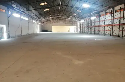 Warehouse - Studio - 1 Bathroom for rent in Umm Ramool - Dubai