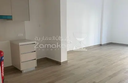 Kitchen image for: Apartment - 1 Bedroom - 1 Bathroom for sale in Waters Edge - Yas Island - Abu Dhabi, Image 1