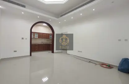 شقة - 2 غرف نوم - 2 حمامات للايجار في مركز محمد بن زايد - مدينة محمد بن زايد - أبوظبي