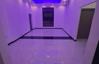 شقة - 2 غرف نوم - 3 حمامات للايجار في مدينة الرياض - أبوظبي