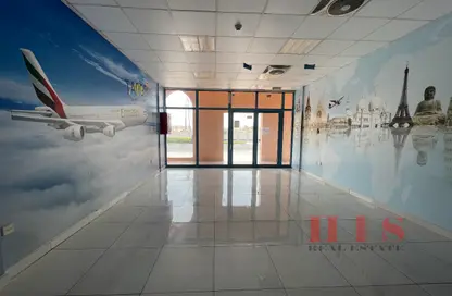 متجر - استوديو - 1 حمام للايجار في O01 - طراز فارسي - المدينة الدولية - دبي