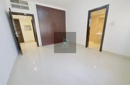 شقة - غرفة نوم - 2 حمامات للايجار في شارع حمدان - أبوظبي