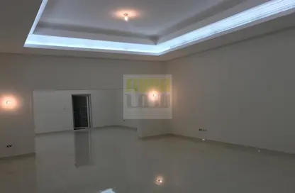 صورة لـ غرفة فارغة فيلا - 5 غرف نوم للايجار في الشامخة - أبوظبي ، صورة رقم 1