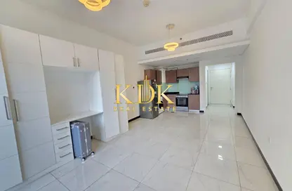 شقة - 1 حمام للايجار في كريستال مساكن - منطقة 11 - قرية جميرا الدائرية - دبي