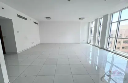 شقة - 3 غرف نوم - 4 حمامات للايجار في مجمع الريان - النهدة - الشارقة