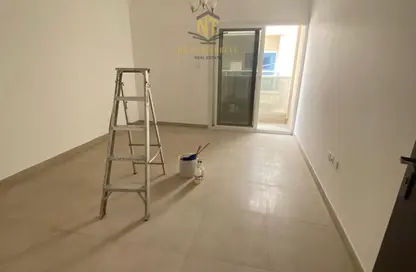 Apartment - 2 Bedrooms - 2 Bathrooms for rent in Muwailih Building - Muwaileh - Sharjah
