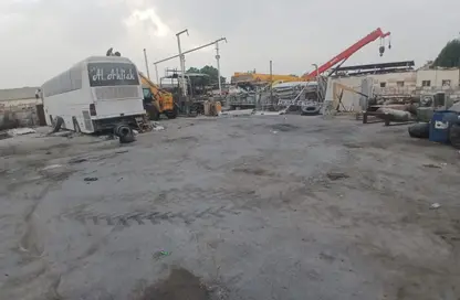 أرض - استوديو للايجار في بناء الصناعية 13 - منطقة رقم 13 - المنطقة الصناعية بالشارقة - الشارقة