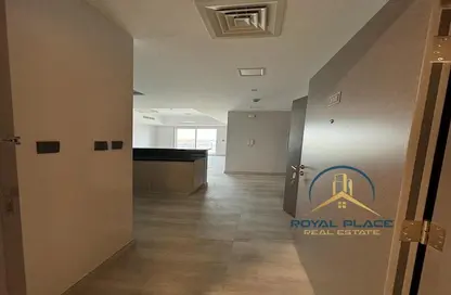 شقة - 2 غرف نوم - 3 حمامات للايجار في مسكن فريج - الفرجان - دبي
