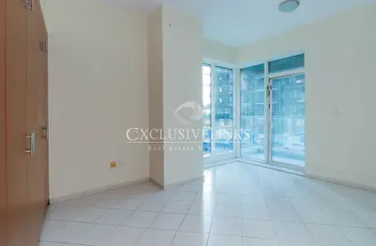 Empty Room image for: Apartment - 2 Bedrooms - 2 Bathrooms for rent in Hub Canal 2 - Hub-Golf Towers - Dubai Sports City - Dubai, Image 1